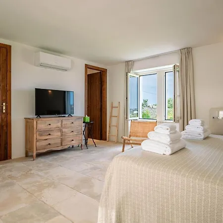 فيلة Acres Itria